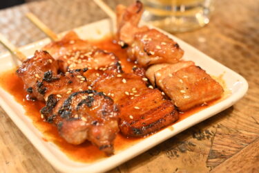上野「やきとん酒場 とら八」お通し代なし！朝びきの新鮮なお肉を使った串焼き絶品でした！
