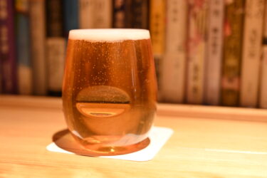 渋谷「森の図書室」アルコール飲み放題の図書館！？落ち着いた空間で読書しながら1杯。